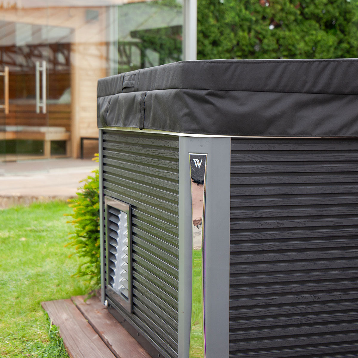 Iceland Cold Plunge Tub corner view with cover